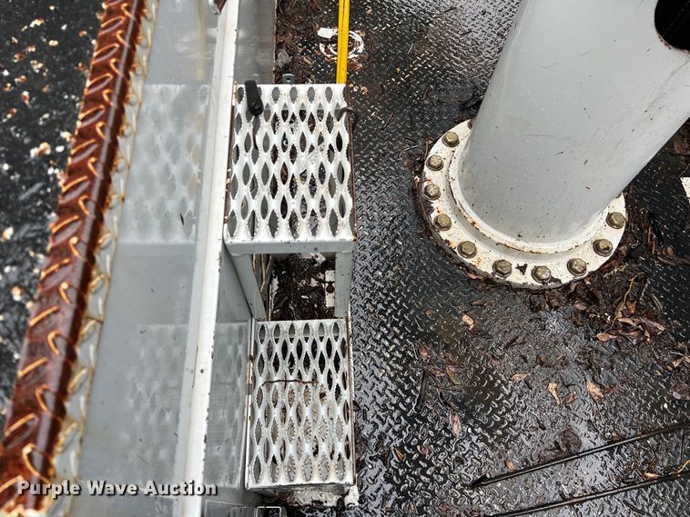 image for item DS3029 2012 International  4300 bucket truck