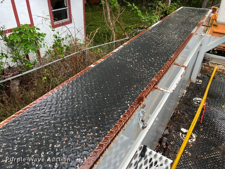 image for item DS3029 2012 International  4300 bucket truck