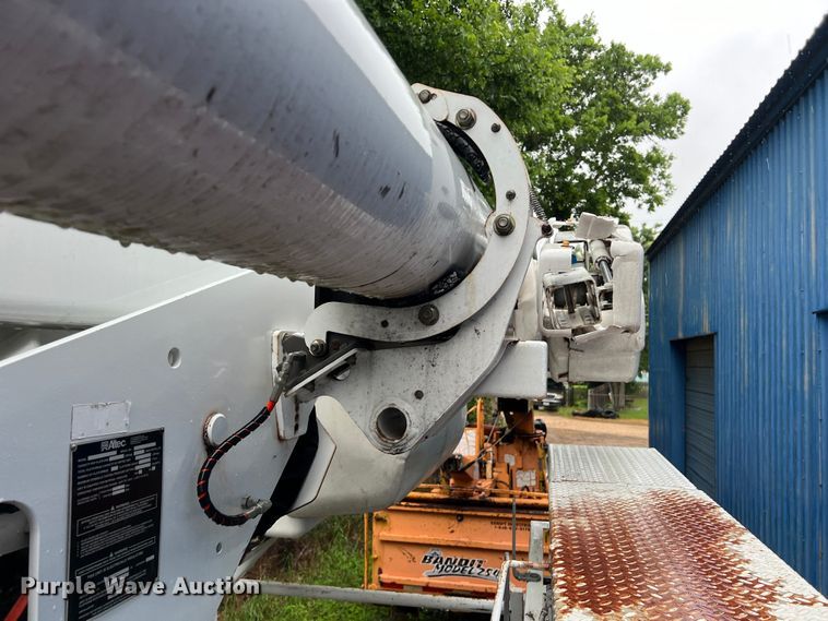 image for item DS3029 2012 International  4300 bucket truck