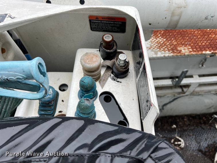 image for item DS3029 2012 International  4300 bucket truck