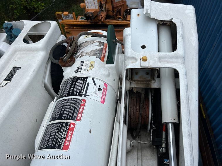 image for item DS3029 2012 International  4300 bucket truck