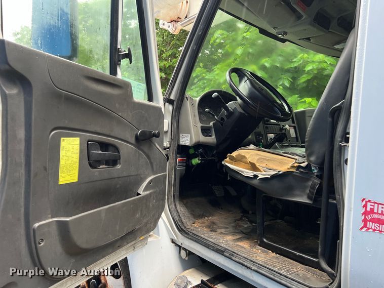 image for item DS3029 2012 International  4300 bucket truck