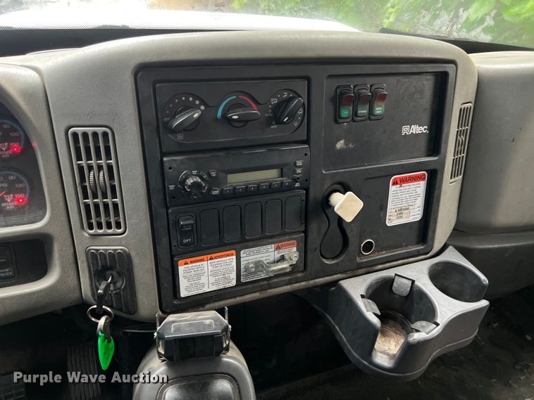 image for item DS3029 2012 International  4300 bucket truck