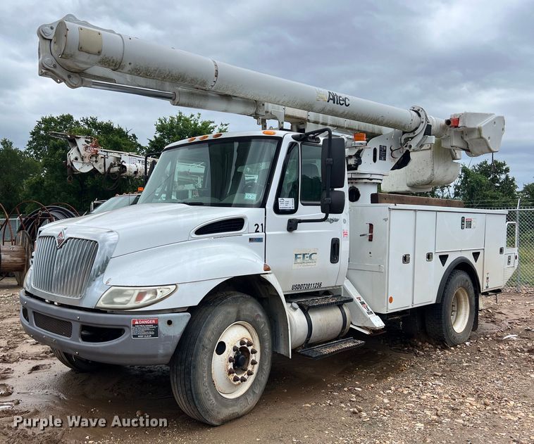 image for item DS3030 2014 International  4300 bucket truck