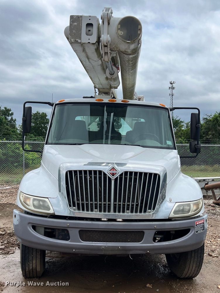 image for item DS3030 2014 International  4300 bucket truck