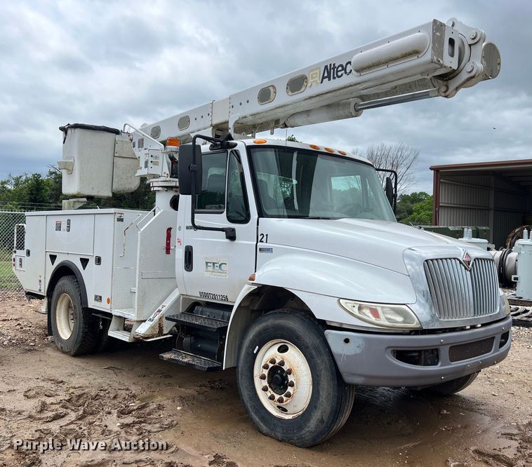 image for item DS3030 2014 International  4300 bucket truck