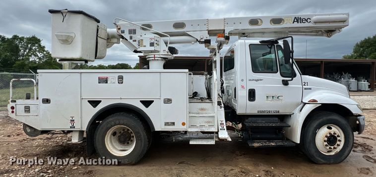 image for item DS3030 2014 International  4300 bucket truck