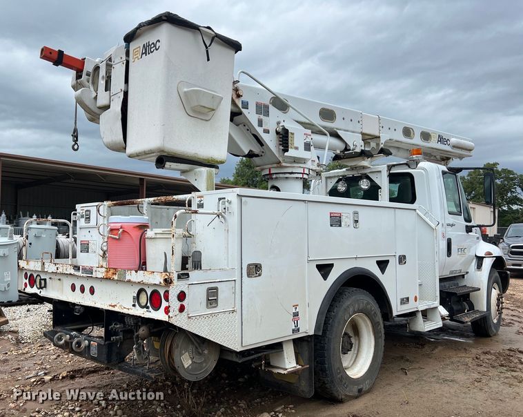 image for item DS3030 2014 International  4300 bucket truck
