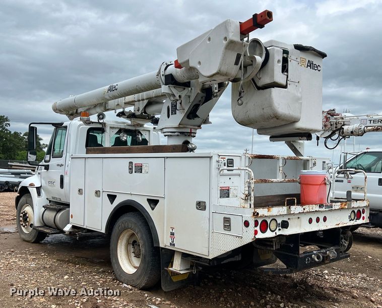 image for item DS3030 2014 International  4300 bucket truck