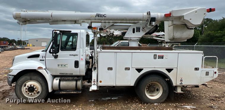 image for item DS3030 2014 International  4300 bucket truck