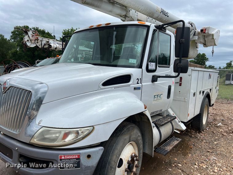 image for item DS3030 2014 International  4300 bucket truck