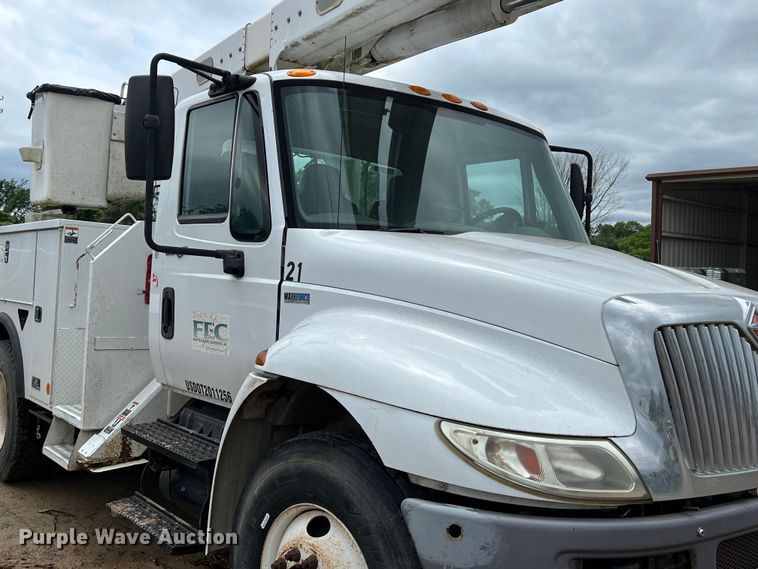 image for item DS3030 2014 International  4300 bucket truck
