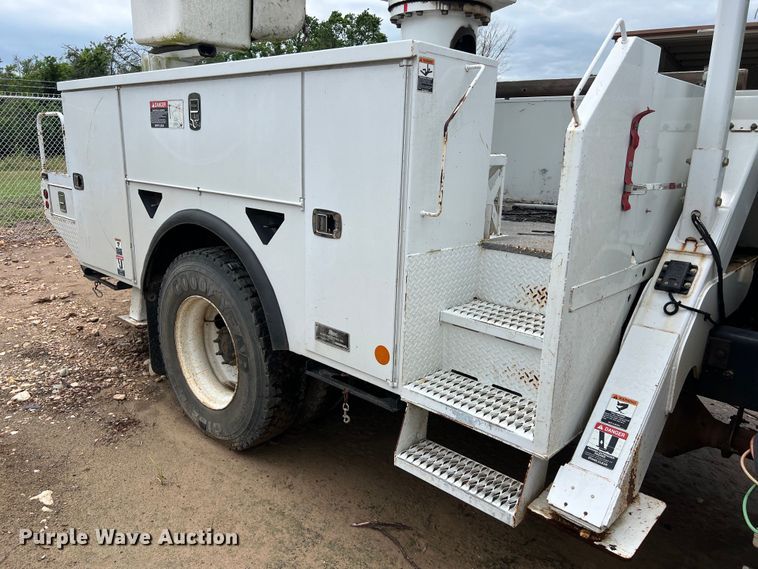 image for item DS3030 2014 International  4300 bucket truck