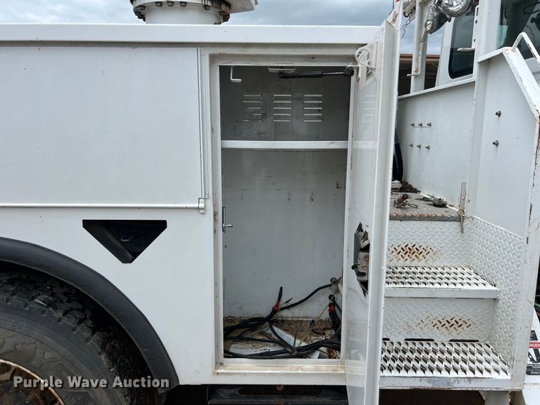 image for item DS3030 2014 International  4300 bucket truck