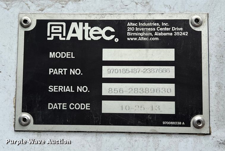 image for item DS3030 2014 International  4300 bucket truck