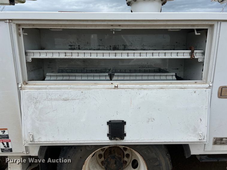 image for item DS3030 2014 International  4300 bucket truck