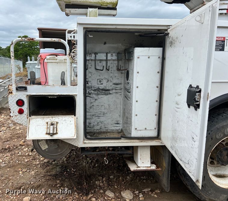 image for item DS3030 2014 International  4300 bucket truck