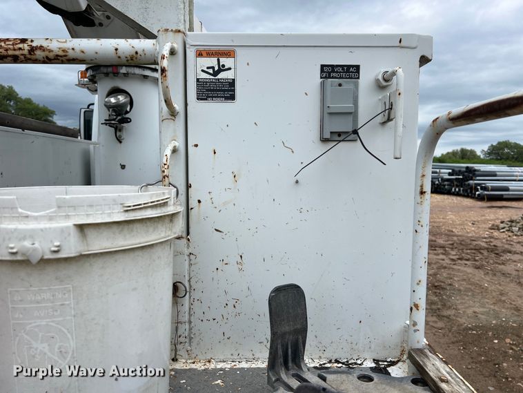 image for item DS3030 2014 International  4300 bucket truck