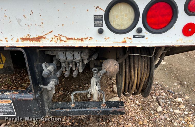 image for item DS3030 2014 International  4300 bucket truck