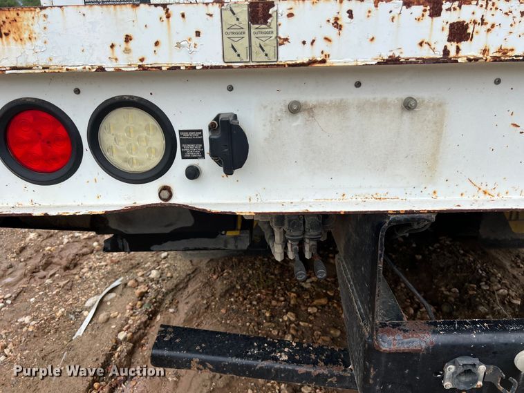 image for item DS3030 2014 International  4300 bucket truck