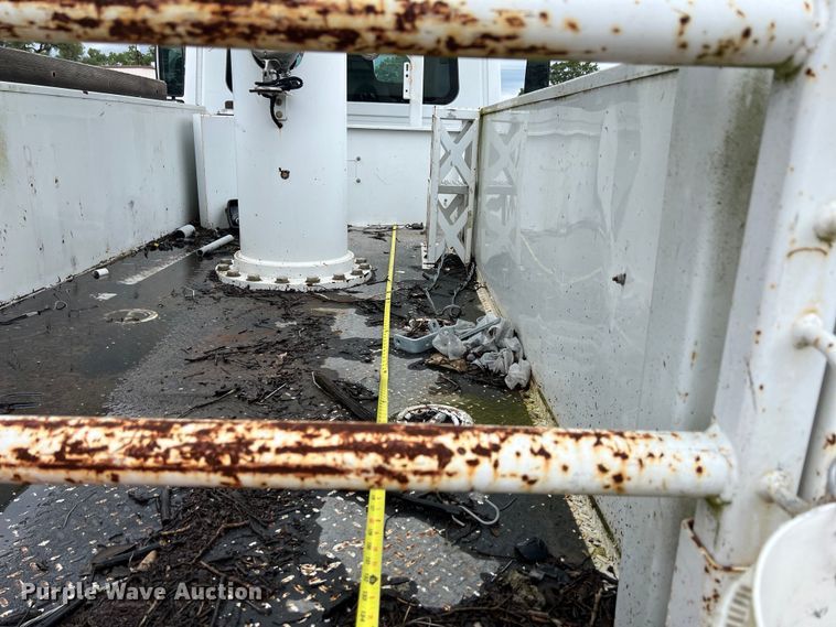 image for item DS3030 2014 International  4300 bucket truck