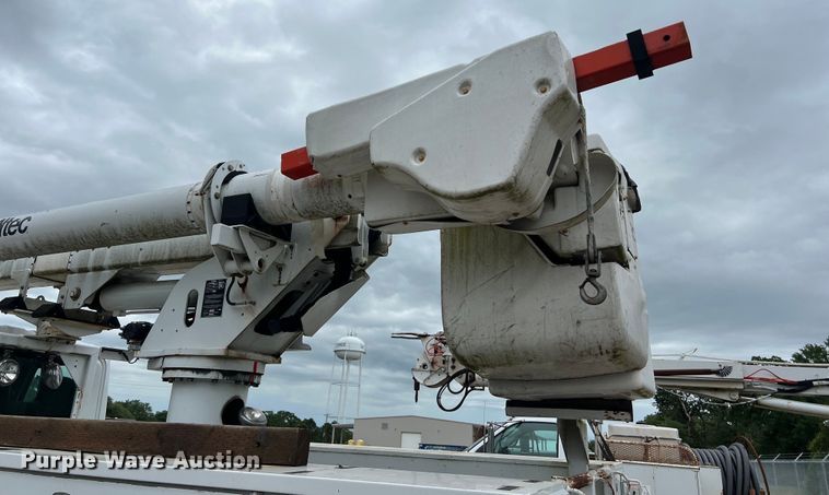 image for item DS3030 2014 International  4300 bucket truck