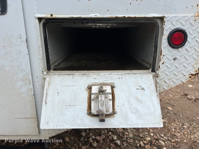 image for item DS3030 2014 International  4300 bucket truck