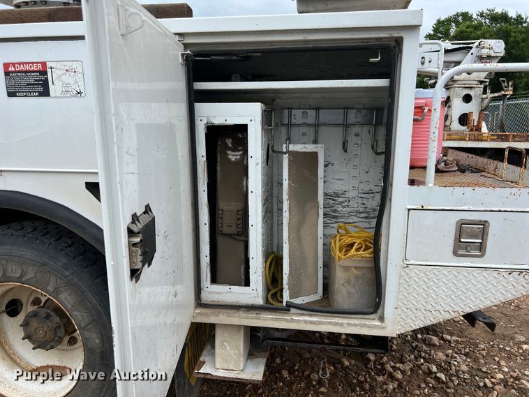 image for item DS3030 2014 International  4300 bucket truck