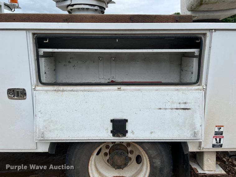 image for item DS3030 2014 International  4300 bucket truck