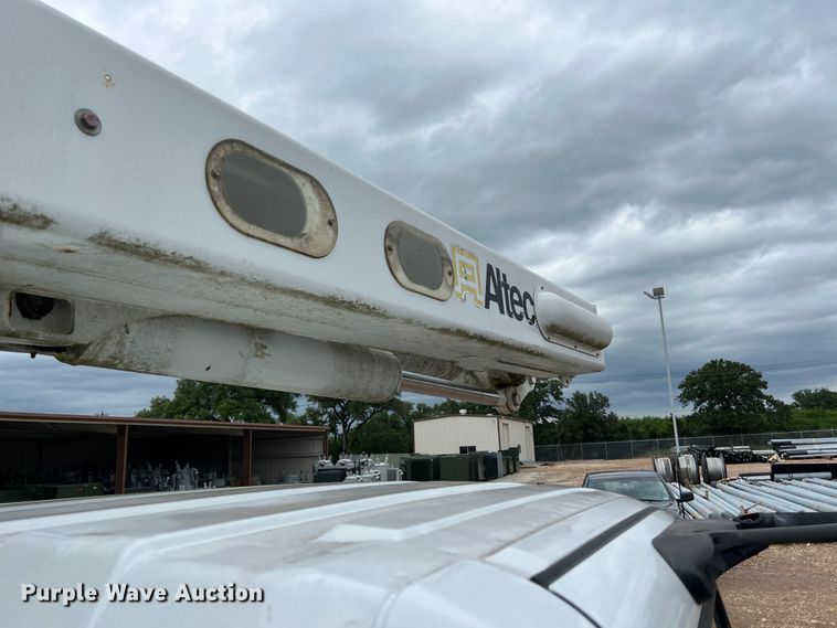 image for item DS3030 2014 International  4300 bucket truck