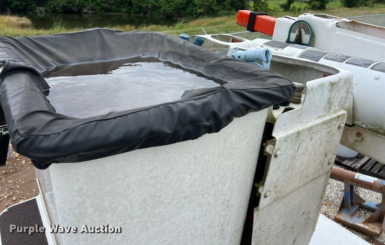 image for item DS3030 2014 International  4300 bucket truck