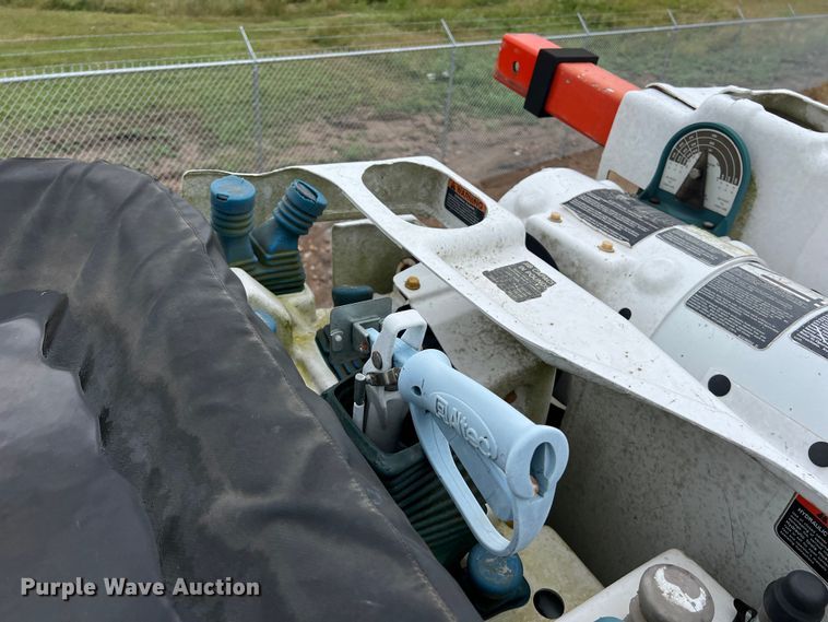 image for item DS3030 2014 International  4300 bucket truck