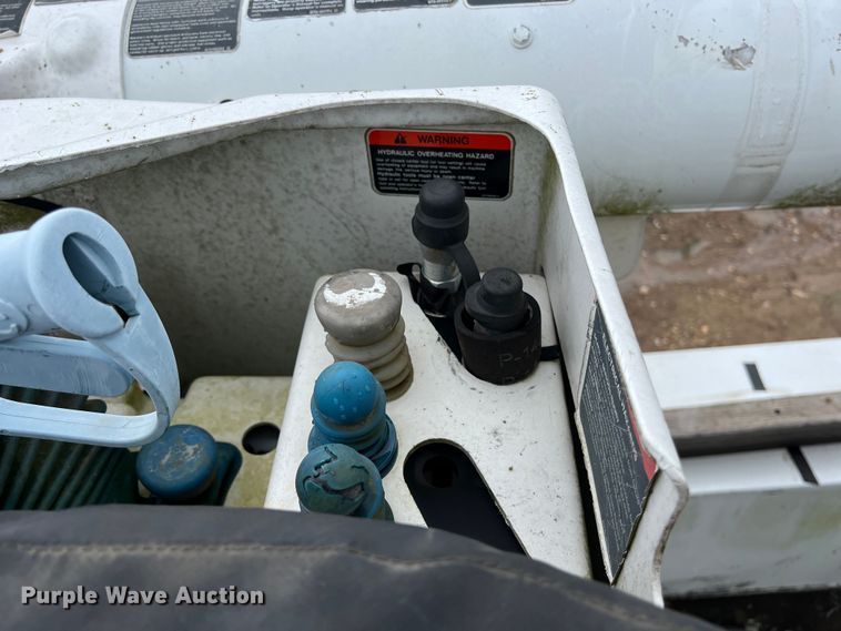 image for item DS3030 2014 International  4300 bucket truck