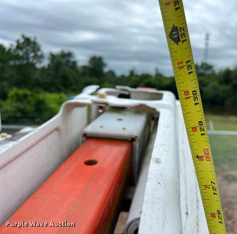 image for item DS3030 2014 International  4300 bucket truck