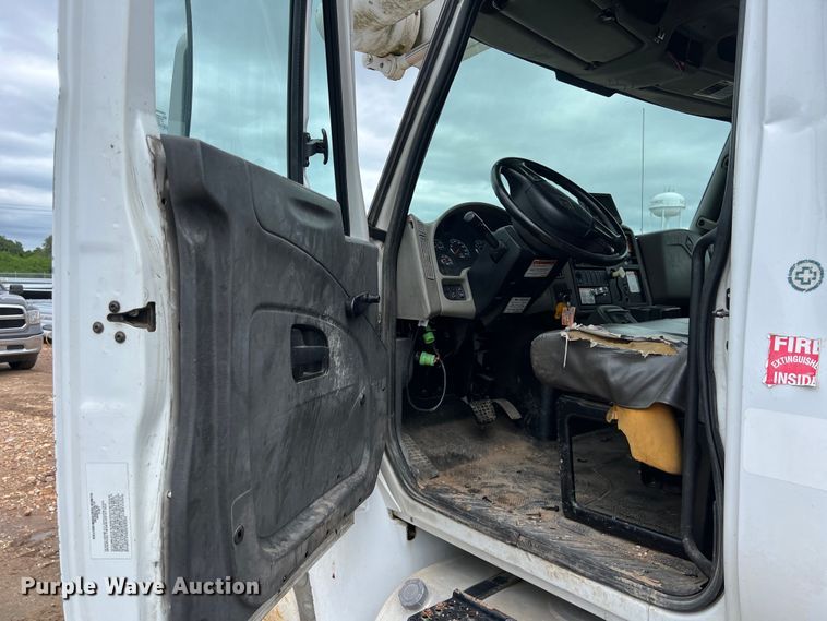 image for item DS3030 2014 International  4300 bucket truck