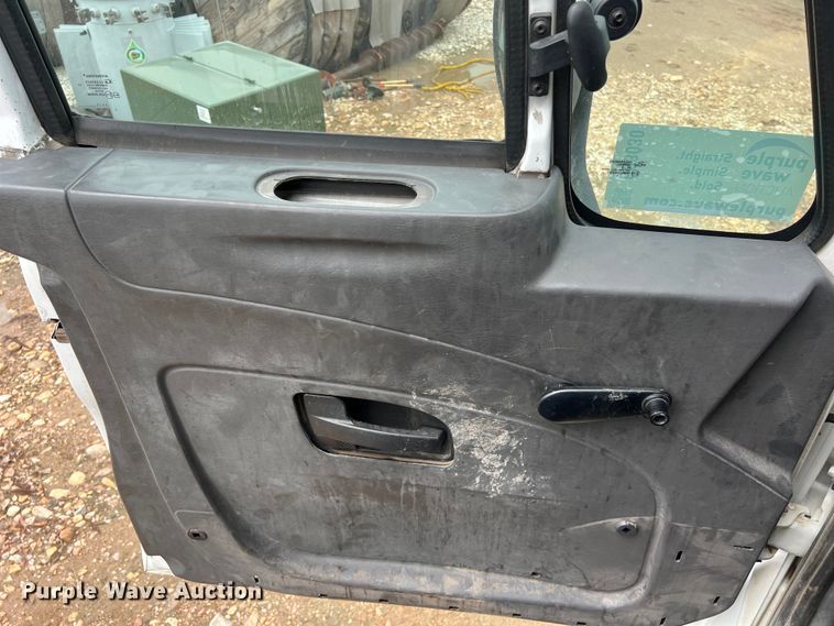 image for item DS3030 2014 International  4300 bucket truck