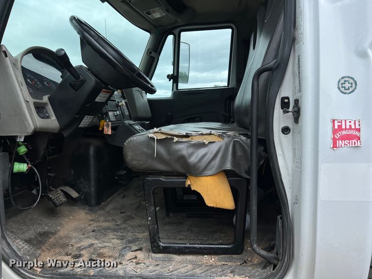 image for item DS3030 2014 International  4300 bucket truck