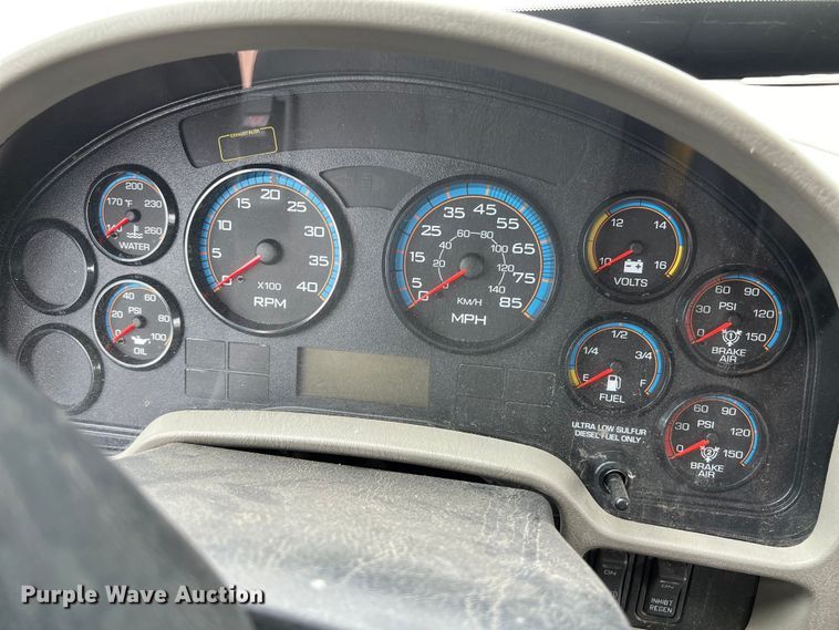 image for item DS3030 2014 International  4300 bucket truck