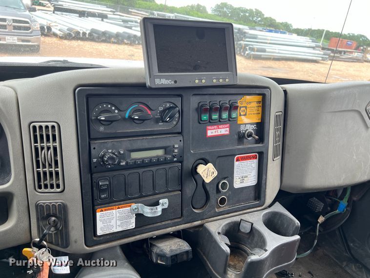 image for item DS3030 2014 International  4300 bucket truck