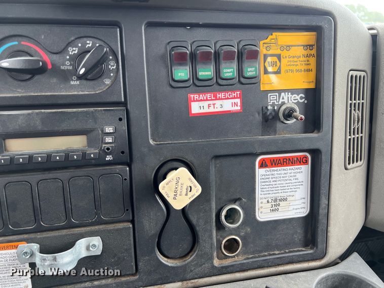 image for item DS3030 2014 International  4300 bucket truck