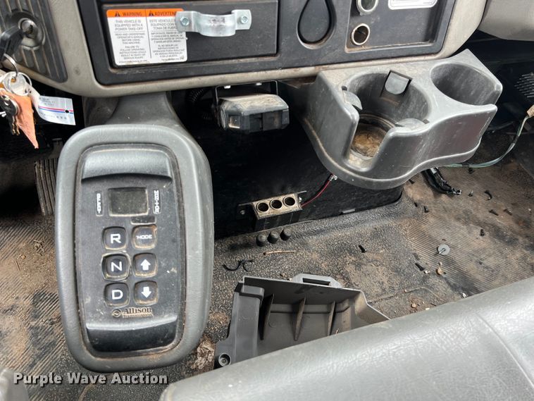 image for item DS3030 2014 International  4300 bucket truck