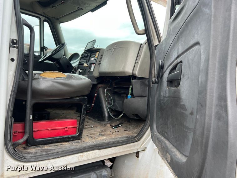 image for item DS3030 2014 International  4300 bucket truck