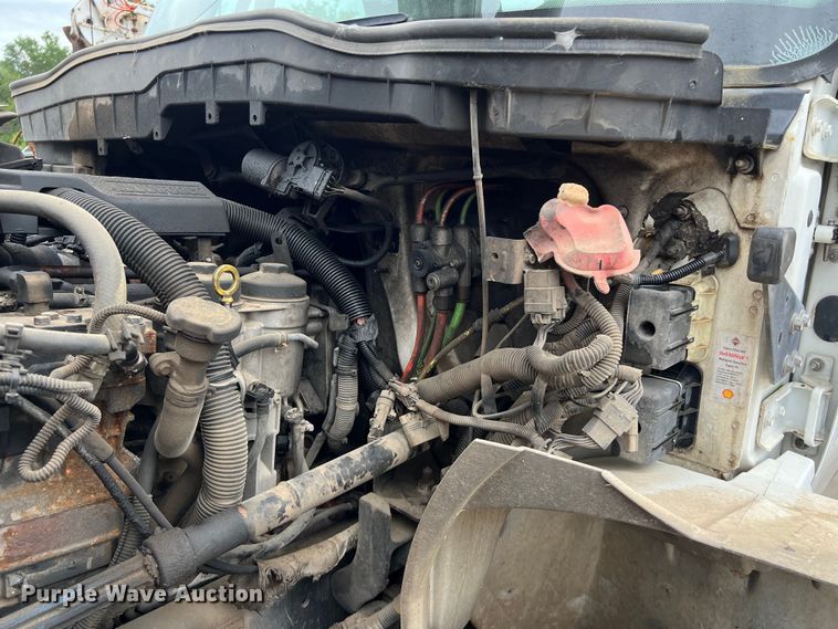 image for item DS3030 2014 International  4300 bucket truck