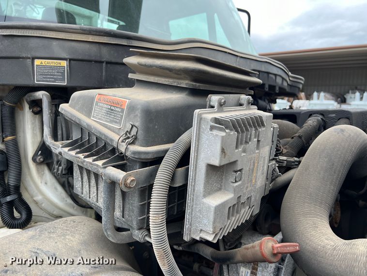 image for item DS3030 2014 International  4300 bucket truck