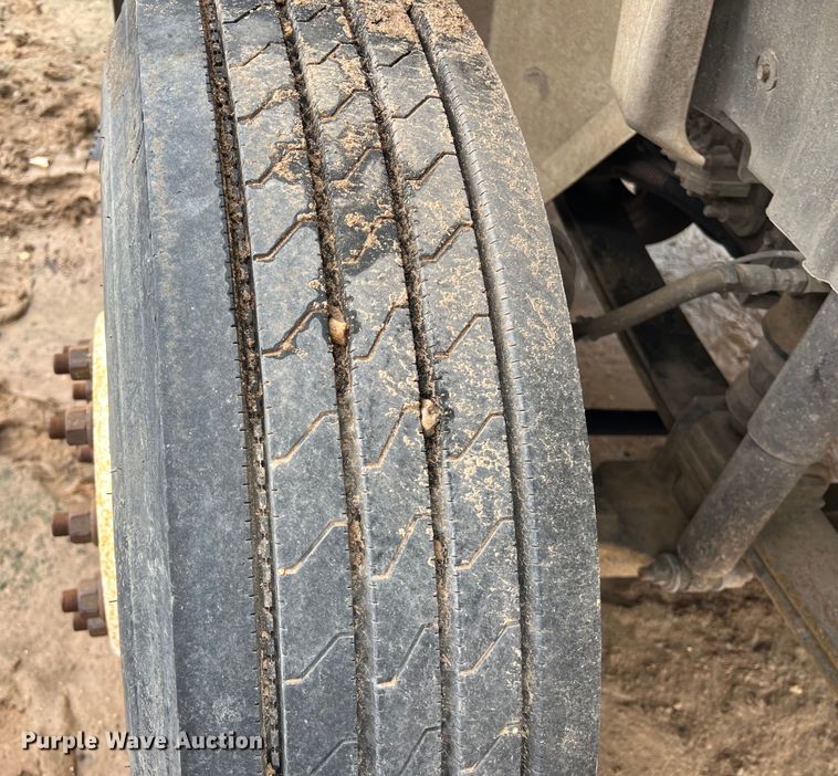 image for item DS3030 2014 International  4300 bucket truck