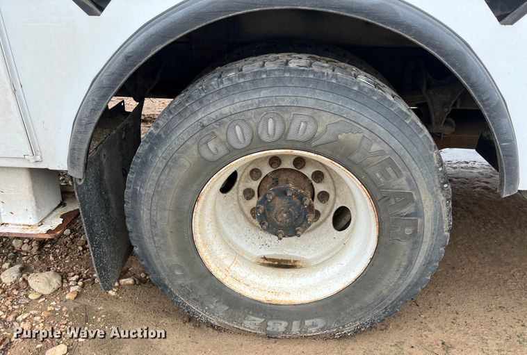 image for item DS3030 2014 International  4300 bucket truck