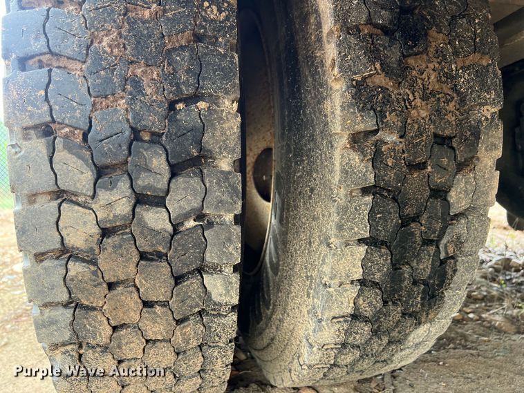 image for item DS3030 2014 International  4300 bucket truck