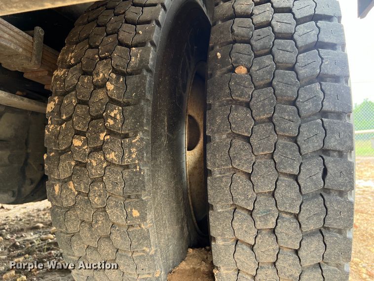 image for item DS3030 2014 International  4300 bucket truck