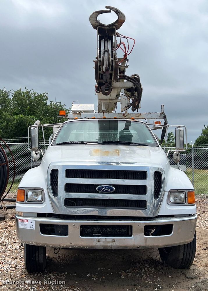 image for item DS3031 2008 Ford F750 Super Duty digger derrick truck