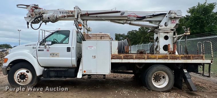 image for item DS3031 2008 Ford F750 Super Duty digger derrick truck